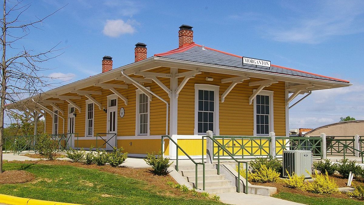 Train_Depot,_Morganton,_North_Carolina_(2008)